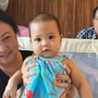 Bố mẹ chồng H'Hen Niê vui đùa cùng cháu nội, fan nhận xét một câu bất ngờ