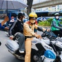 Nữ sinh đi xe chuyên dụng của CSGT kịp đến phòng thi vào lớp 10