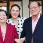 Ba mẹ Mỹ Tâm gây chú ý ở tuổi xế chiều