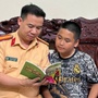 Những cái nắm tay của đồng đội: CSGT Hà Nội 'chắp cánh ước mơ' cho con em cán bộ, chiến sĩ có hoàn cảnh khó khăn