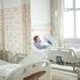Từng tin con cái là chỗ dựa tuổi già, tôi tỉnh ngộ sau 5 ngày nằm viện một mình