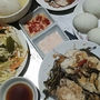 Đăng mâm cơm lên mạng, con dâu vô tình khiến mẹ chồng tổn thương