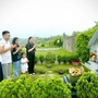 Trước Ngày Gia đình Việt Nam 28/6, nhiều gia đình ở Hà Nội chọn cách đặc biệt này để giáo dục con cháu về cội nguồn