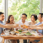 Chỉ sau một buổi họp lớp, tôi hiểu lý do nhiều người cố tình né tránh bạn cũ