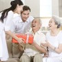 Gia đình giàu có không chỉ nhờ kiếm nhiều tiền: 10 nguyên tắc đơn giản giúp cuộc sống ngày càng hạnh phúc