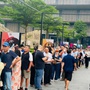 Xếp hàng dài nhận vé vào xem Quy hoạch tổng thể Thủ đô tầm nhìn 100 năm, người dân mong tận mắt thấy tương lai của Hà Nội
