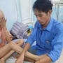 MS 1088: Cha mẹ nghèo ở Huế mong có được 350 triệu đồng để cứu đôi chân cho con gái