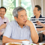 Sau nghỉ hưu, cụ ông quyết giữ chặt tiền và tránh xa 1 kiểu bạn: Càng nể càng thiệt
