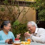 Đến tuổi 60, người khôn ngoan không tiêu 3 loại tiền, không đến 3 nơi, không gặp 3 kiểu người