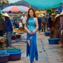 Hương Tràm biến chợ cá Cửa Lò thành sàn diễn, mang tinh thần bóng đá Sông Lam Nghệ An vào MV "gái NGHỆ"