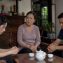 Mẹ chia cho tôi nửa mảnh đất để xây nhà sau ly hôn, câu nói của anh trai khiến tôi day dứt khôn nguôi