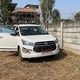 Danh tính chủ nhân chiếc Toyota Innova bị bỏ cạnh biệt thự nơi hoang vắng, bên trong chứa 52kg vàng và 30 tỷ đồng