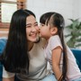 2 bà mẹ, 2 cách giáo dục, 25 năm sau tạo ra 2 số phận hoàn toàn trái ngược