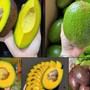 Một loại bơ vỏ tím lịm, cơm vàng dẻo kẹo, có thể nặng tới cả kg/quả đang được các chị em thi nhau ‘săn đón’