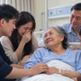 Mẹ vợ rút toàn bộ tiền tiết kiệm cứu con rể: Vài năm sau, con trai có hành động khiến cả nhà bật khóc