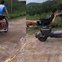 Xử lý nhóm thiếu niên ở Quảng Ninh điều khiển xe máy điện kẹp ba, nằm trên yên xe khi lưu thông