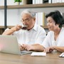 Về già mới hiểu: Có 3 khoản tiền càng giữ khư khư càng thiệt thân