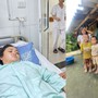 MS 1102: Chồng vừa mất vì tai biến, người phụ nữ lo cho 5 con nhỏ lại cấp cứu vì bệnh tật cần sự trợ giúp