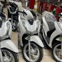 Xe ga Honda, Yamaha đồng loạt giảm giá, rẻ chưa từng có