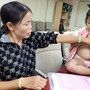 Hai mẹ con mắc Thalassemia đón nhận tình cảm của bạn đọc Báo Sức khỏe và Đời sống