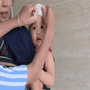 Mẹ H'Hen Niê địu cháu ngoại, biểu cảm của bé Harley khiến fan thích thú