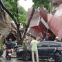 Ngôi nhà 2 tầng bất ngờ đổ sập trong lúc nhà liền kề đang thi công, phá dỡ ở Bắc Ninh