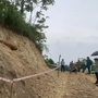Nguy cơ sạt lở mái dốc đe dọa an toàn tại Đền Sóc, Hà Nội kích hoạt ứng phó khẩn cấp