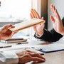 Lòng tốt không dành cho tất cả: 5 kiểu người bạn càng giúp càng thêm mệt mỏi