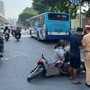 Hà Nội: Xe máy va chạm với xe buýt trên đường Nguyễn Trãi khiến 1 người tử vong