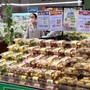 Một loại quả có nguồn gốc từ Trung Quốc được người tiêu dùng Việt vô cùng ưa chuộng, dù giá đắt đỏ nhưng vẫn đắt hàng