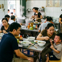 Vô duyên nhất là những phụ huynh quát con ở quán ăn sáng, sao không mua về nhà?