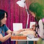 Sau 'Mưa đỏ', Hạ Anh đi làm nail