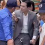 Ca sĩ Mạnh Quỳnh chống nạng xuất hiện tại chùa Thanh Sơn sau chấn thương vỡ xương mắt cá chân