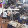 Hà Nội: Nhóm thanh niên trêu ghẹo cô gái, hành hung người bạn trai ngay giữa quán ăn ở Hà Nội