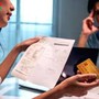 Bị hỏi lương bao nhiêu, đừng vội nói con số: Người EQ cao làm 3 điều này