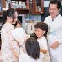Vợ Tuấn Hưng tặng quà cho chồng và các con