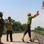 Cận cảnh lội đồng gỡ 'thiên la địa võng' bẫy chim trời