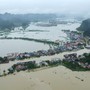 Nước lũ dâng cao, hàng trăm hộ dân ở Ninh Bình chìm trong 'biển' nước