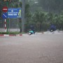 Hà Nội: Đường Tố Hữu ngập sâu dù nằm ngay cạnh dự án chống ngập