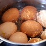 Sai lầm khi luộc trứng kiểu này có thể gây hại cho sức khỏe, hãy luộc theo cách sau để giữ trọn dinh dưỡng