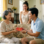 Ở rể bị mẹ vợ khinh vì nghèo, sau một đêm mưa bà bất ngờ đưa tôi sổ tiết kiệm và nói 1 câu