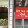 Hàng loạt mặt bằng ‘vàng’ bỏ trống, biển treo la liệt tìm khách cho thuê