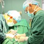 Bé trai 13 tuổi phải cắt bỏ một bên tinh hoàn, bác sĩ cảnh báo gia đình có con trai cần lưu ý 