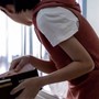 Con gái 14 tuổi lấy tiền mẹ dành cho ca mổ, gia đình bàng hoàng khi biết số tiền đã đi đâu