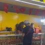 Thị trường bánh trung thu ngày rằm tháng tám: Từ cảnh xếp hàng 'rồng rắn' đến làn sóng bán tháo, xả kho giá rẻ