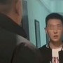 Để lại thư tán tỉnh người phụ nữ lái Porsche, nam thanh niên bị chồng nữ chủ xe tìm đến 'hỏi chuyện'