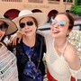 Mẹ ruột và em gái Hoa hậu Jennifer Phạm gây chú ý