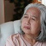 Bán đất ở quê dồn 2 tỷ cho con trai mua chung cư, vô tình đọc tin nhắn của con dâu lúc nửa đêm tôi thức trắng