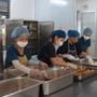 Từ sự cố suất ăn bán trú bị nghi toàn tóp mỡ, rau củ trầy dập: Công ty Thăng Long đang tổ chức bữa ăn bán trú cho nhiều trường ở Hà Nội