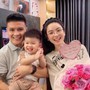 'Soi' khối tài sản của vợ chồng cầu thủ duy nhất 3 lần vô địch Đông Nam Á, từng tặng vợ Range Rover 8 tỷ, kẹp tóc 5 triệu và nhiều đồ giá trị